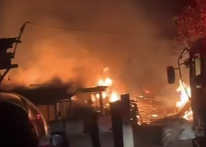 Pabrik Triplek UD Sinar Jaya Tegal Rejo Tengaran Terbakar, Kerugian Hingga Rp1 Miliar