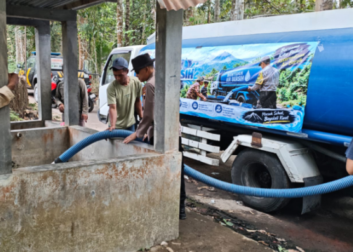 Polsek Musuk Polres Boyolali Distribusikan 8.000 Liter Air Bersih