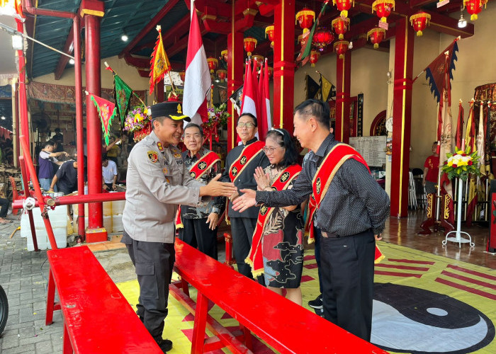 Suka Cita Warga Tridharma Rayakan Bwee Gee, Kirab Barongsai Keliling Kota Kudus