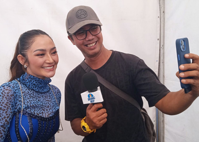 Pertama Kali ke Batang, Siti Badriah Terharu Penonton Hafal Lagu-Lagunya