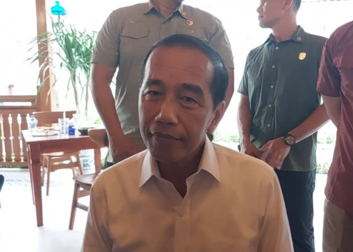 Meski Sudah Ada Komunikasi, Jokowi Bantah Masuk Partai Golkar 