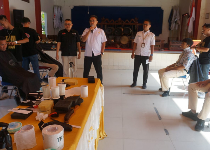 82 Siswa SMAN 1 Tegal Ikuti Cukur Rambut Gratis