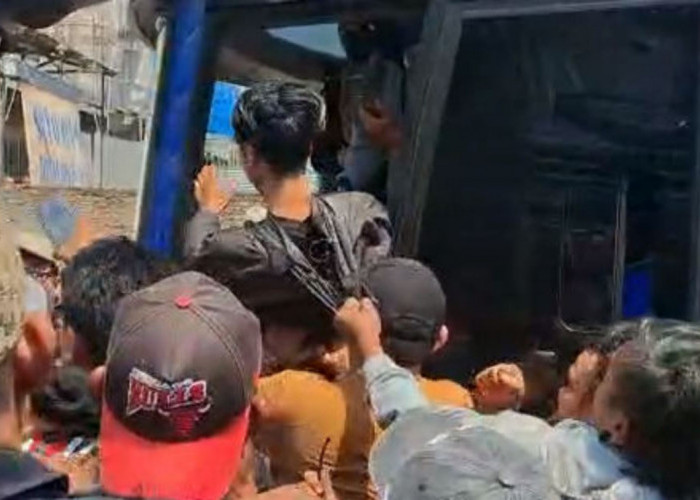  Bentrokan Massa Sudewo dan Pati Ora Sepele Warnai Sidang Tuntutan di Semarang