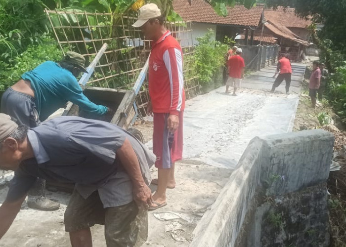 Jalan RT 31 Desa Wanarata Kabupaten Pemalang Dibangun secara Swadaya