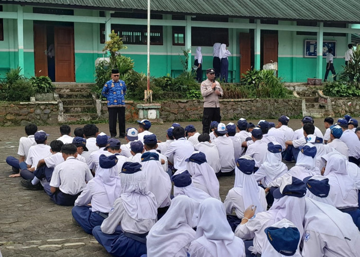 Upacara Hari Pahlawan Berlangsung Khidmat di Lereng Gunung Slamet  ‎