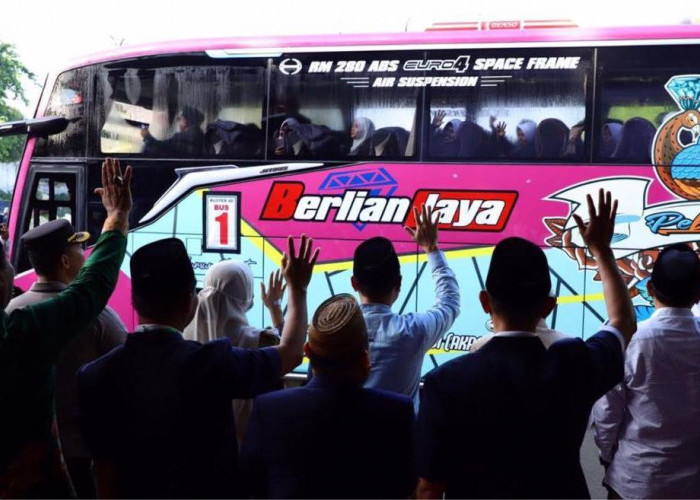 Diangkut Bus Milik Wabup Bellinda, Enam Kloter Calon Haji Kudus Diberangkatkan ke Solo