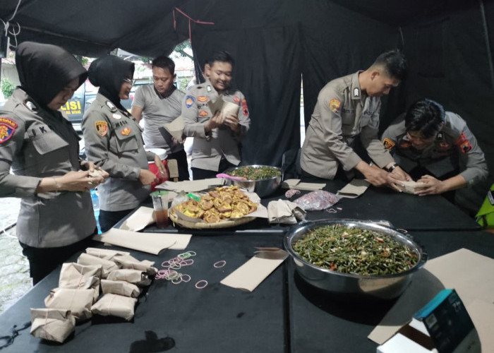 Banjir di Batang, Kapolres AKBP Veronica Pastikan Kesehatan Warga hingga Dapur Umum Dinsos