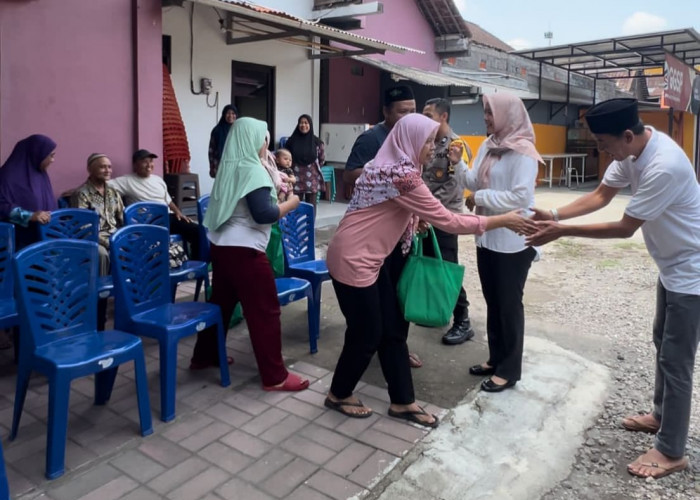 Jumat Berkah, Sat Resnarkoba Polres Salatiga Bagikan Belasan Paket Sembako