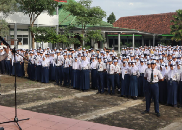 Kapolres Semarang AKBP Ratna Quratul Ainy Sambangi Sekolah