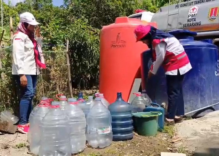Seribu Warga Jabungan Semarang Terancam Krisis Air, PMI Turunkan 5.000 Liter Air Bersih