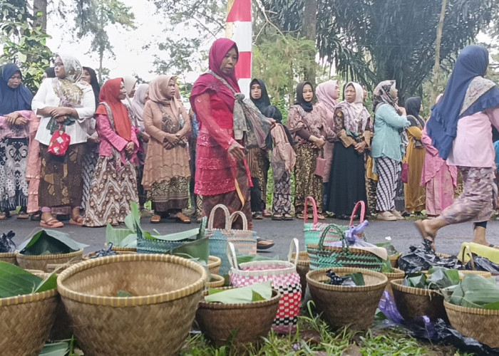 Kurban Kerbau Bule, Khidmatnya Nyadran Gunung Silurah 2024, Tradisi Tolak Bala Ratusan Tahun di Batang  