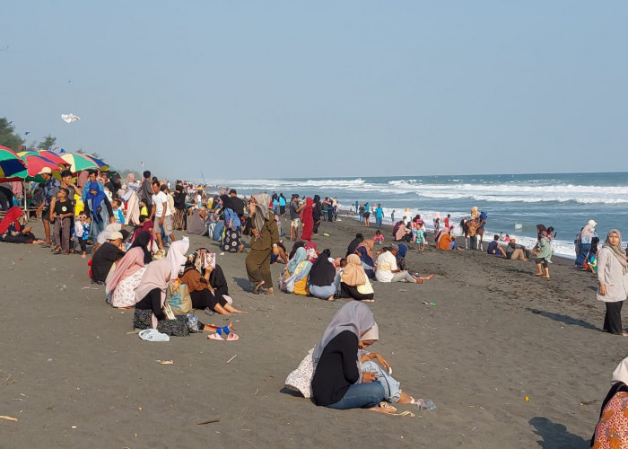 Libur Sekolah 2026, Pantai Mliwis Kebumen Banjir Wisatawan, Tembus 5.000 Pengunjung per Hari