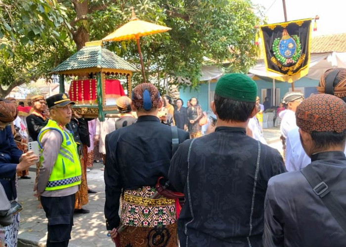 Upacara Adat Wilujengan Ganti Langse Makam Amangkurat di Adiwerna Tegal Dijaga Ketat Polisi