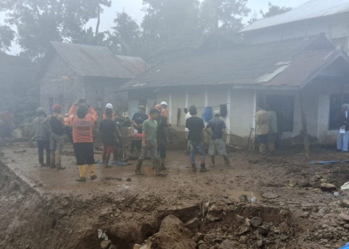 Banjir Bandang Desa Surjo Batang: 3 Rumah Hanyut, Warga Selamat