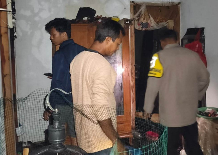Rumah Warga Diamuk si Jago Merah, Polsek Pangkah dan Damkar Bergerak Cepat Tangani Kebakaran di Balamoa Tegal