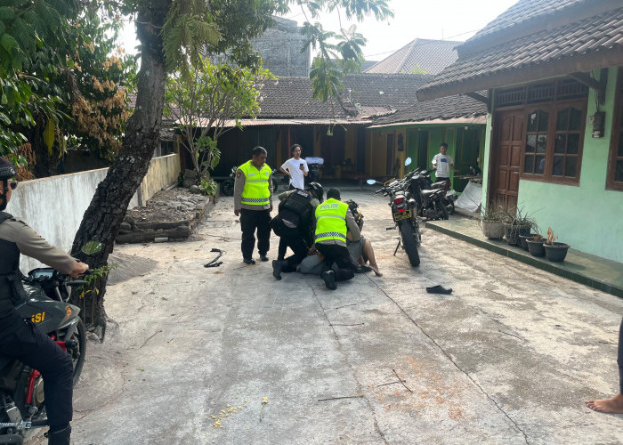 Ngamuk Bawa Obeng dan Palu, Warga Gilingan Solo Diamankan Polisi