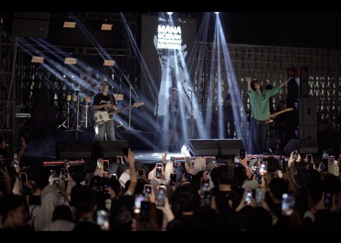 Enau 'Sesi Potret' Guncang Panggung Konser Musik Harkat Negeri Fest Vol. 1