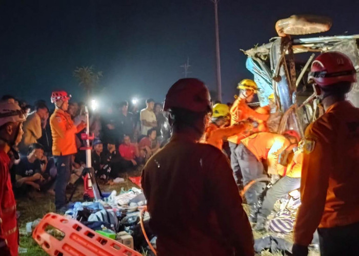 Bus Terguling di Tol Pejagan-Pemalang, 1 Meninggal 1 Kritis 39 Luka-luka