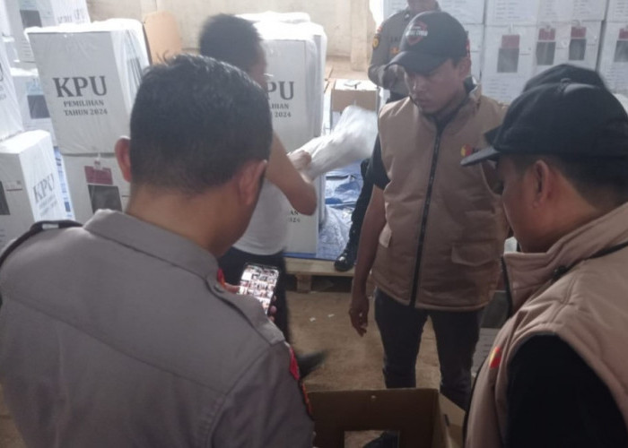 Proses Distribusi Logistik Pilkada 2024 di Blora Ditemukan Kotak Suara Basah dan Tidak Tersegel