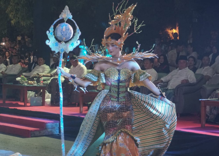 Meriahnya Pekalongan Batik Night Carnival 2024, saat Keindahan Batik Mendunia