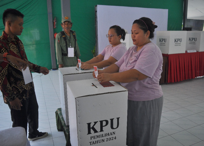 Di Dalam Lapas, Warga Binaan dan Petugas Lapas Perempuan Kelas IIA Semarang Berikan Hak Suara