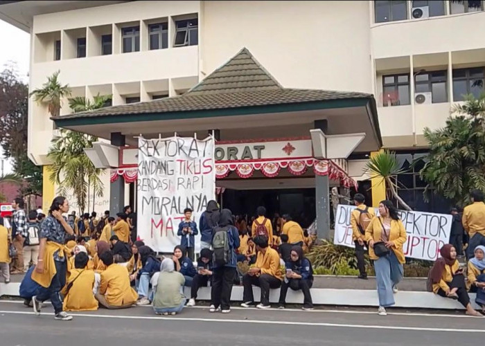 Ratusan Mahasiswa Unsoed Geruduk Rektorat, Desak Reformasi Struktural dan Berantas Praktik Korupsi