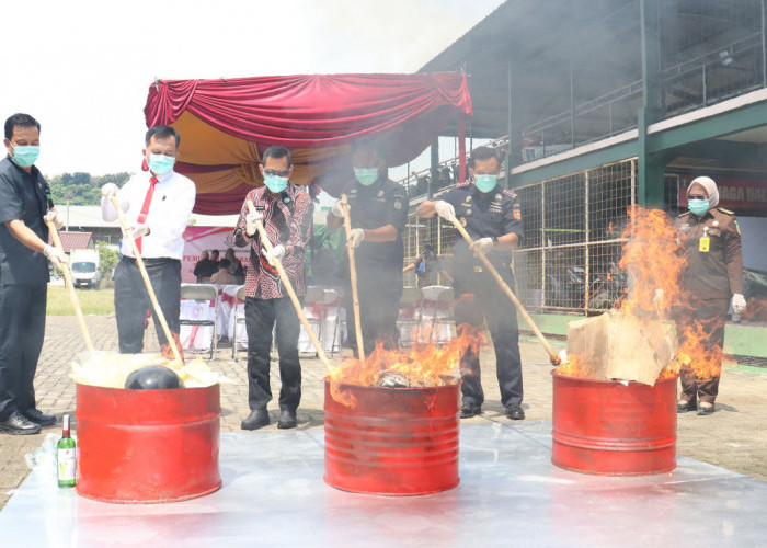 Kejari Semarang Musnahkan Barang Bukti 100 Perkara, Sabu Hampir 1 Kg hingga Ratusan Ribu Pil 