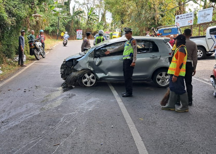 Alami Micro Sleep, Yaris Terguling di Ambarawa