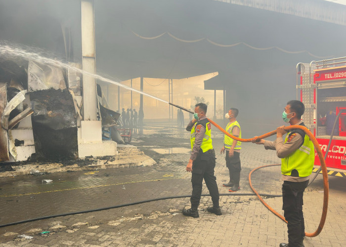70 Persen Bangunan Pabrik Ikan di Pati Terbakar dan Labfor Polda Jateng Telusuri Penyebanya