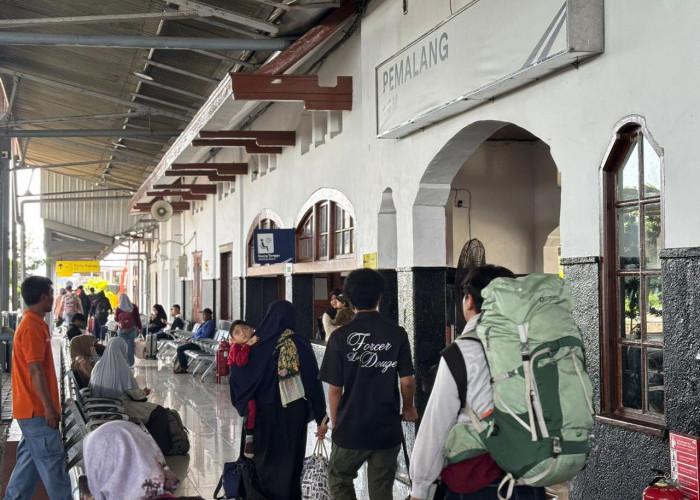 Hari Terakhir Libur Nataru 2025/2026, Ribuan Penumpang Padati Stasiun Pekalongan dan Pemalang