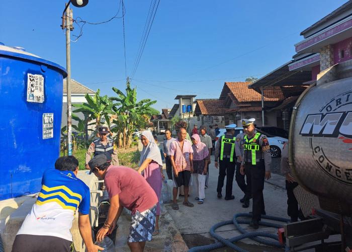 Ribuan Warga Pati Terdampak Kekeringan dan Kesulitan Dapatkan Air Bersih