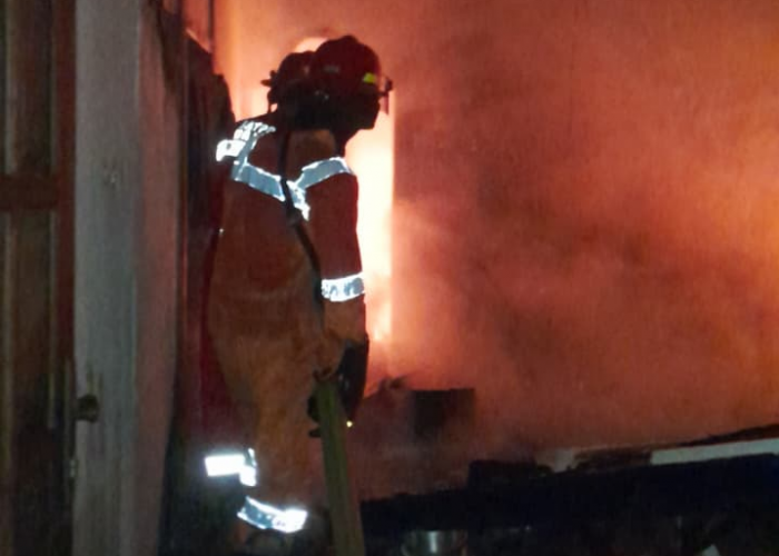 Ditinggal Salat Tarawih, Rumah Makarim di Genuk Ungaran Ludes Terbakar Terdengar Suara Mirip Mercon