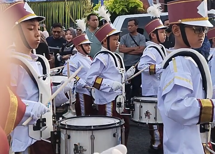 Defile SD Islam Al Azhar 22 Kolaborasi Sekolah, Siswa, Jam'iyyah Hingga Wali Murid