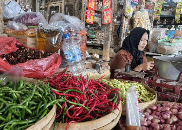 Harga Cabai Melonjak hingga 100 Persen, Pedagang Pasar Sido Makmur Blora Keluhkan Penjualan Lesu