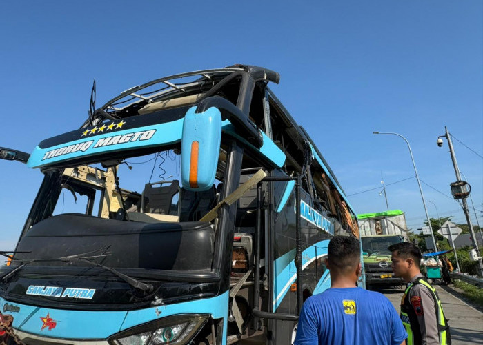 Bus Rombongan Bonek Meledak, Empat Orang Terluka 