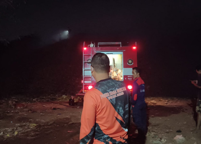 Kebakaran TPA Randukuning Batang, Titik Api Masih Muncul hingga Tengah Malam