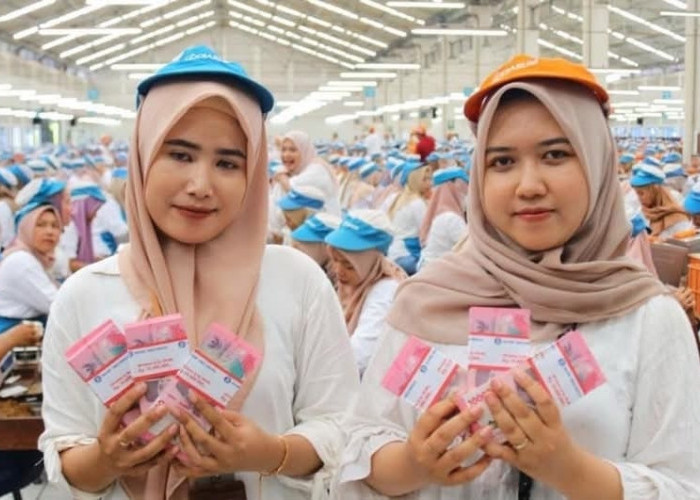 Dimanjakan BLT Puluhan Miliar, Ribuan Buruh Rokok Kudus pun Senang
