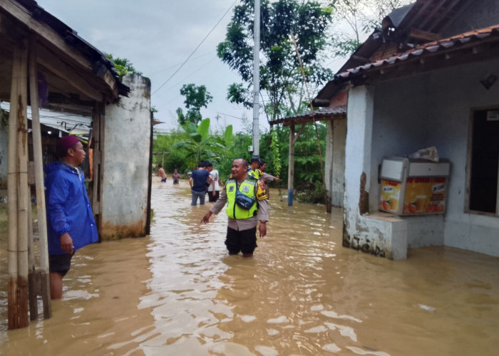 Tiga Wilayah di Kedungwuni Terendam Banjir, Polisi Siaga Pantau Kondisi Warga
