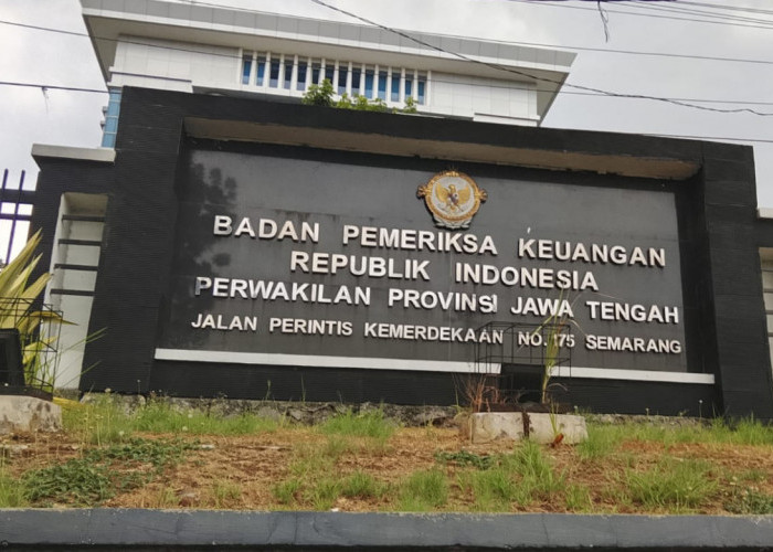 KPK Geledah Kantor BPK Jateng Usai Tetapkan Bupati Klaten sebagai Tersangka Suap Audit