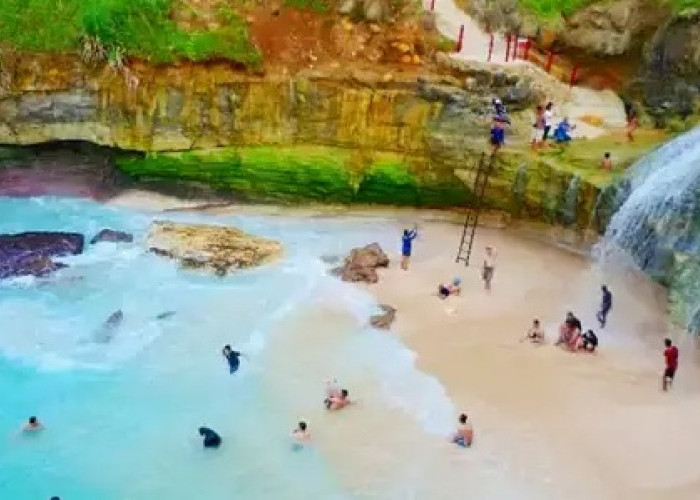5 Wisata Pantai di Pacitan yang Menawarkan Spot Foto dengan Background Lautan Biru, Nomor 2 Mirip Raja Ampat!