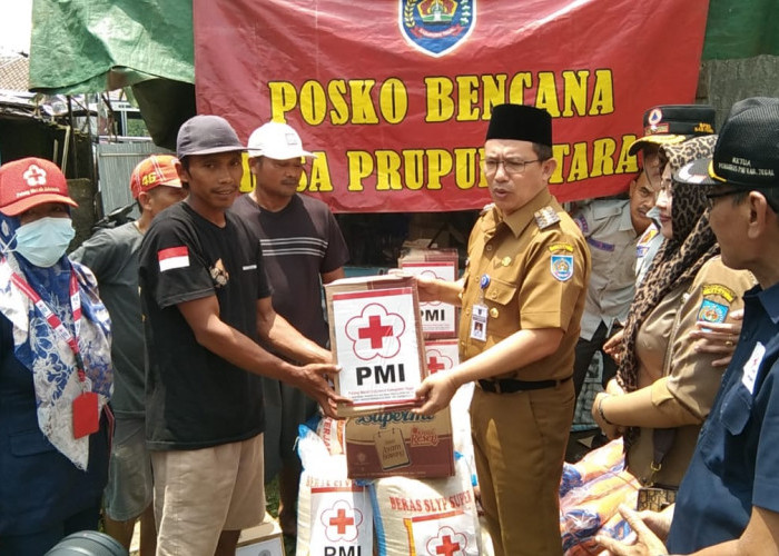 PMI dan BPBD Kabupaten Tegal Salurkan Bantuan untuk Warga Terdampak Banjir