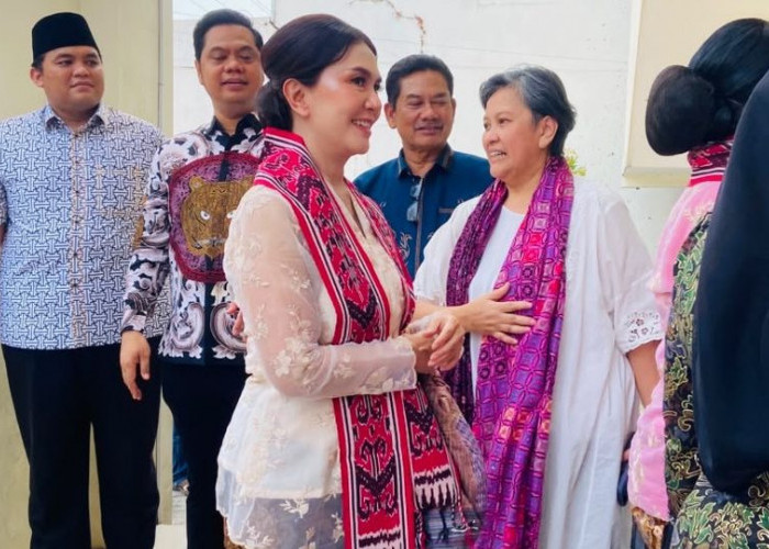 Bikin Takjub! Istri Menteri Investasi Borong Batik Karya Anak Disabilitas Jepara