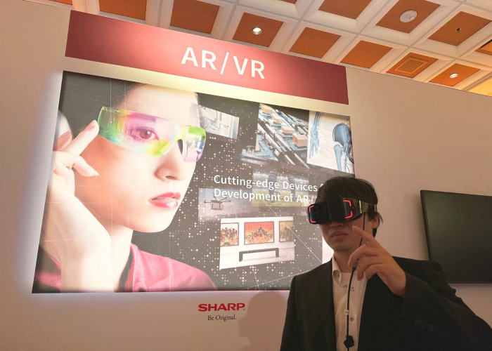 Sharp Kembangkan Prototipe Smartphone Connectable Head Mounted Display untuk VR