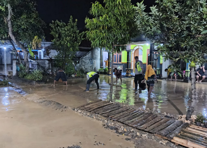 Tanggul Sungai Jebol, Pemukiman Desa Srikaton Pati Terendam Banjir dari Pegunungan Kendeng