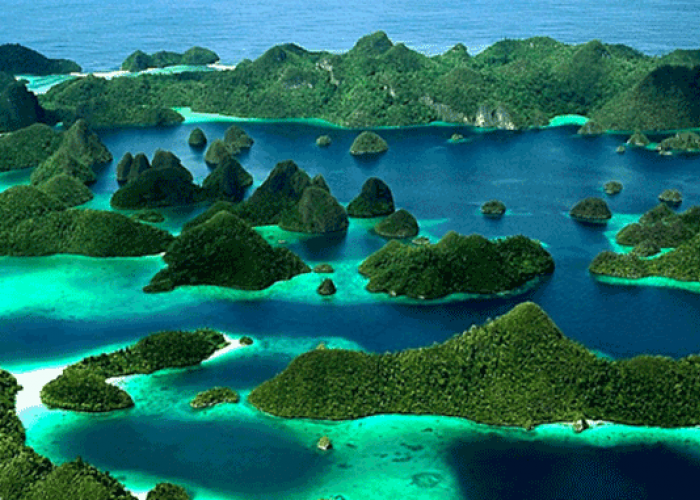 Destinasi Wisata Indonesia yang Paling Ramai Dikunjungi Turis, Nomor 9 jarang Ada yang Tau!