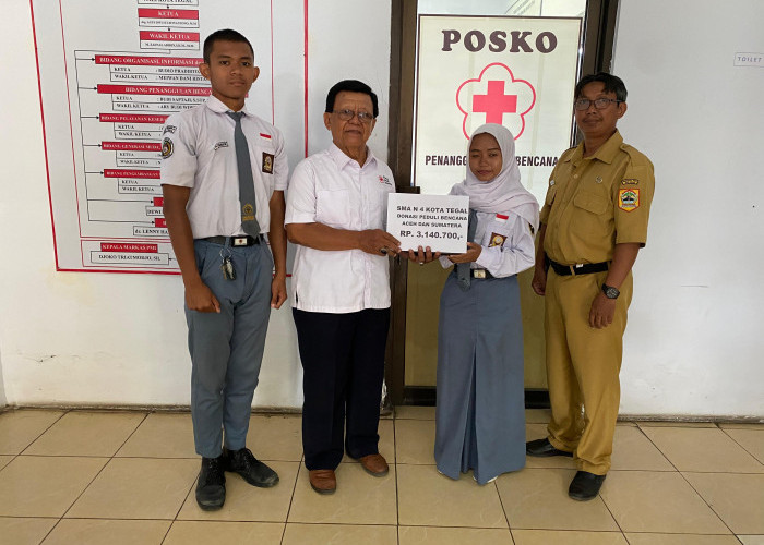 SMAN 4 Tegal Salurkan Donasi Bencana Aceh dan Sumatra Melalui PMI Kota Tegal  
