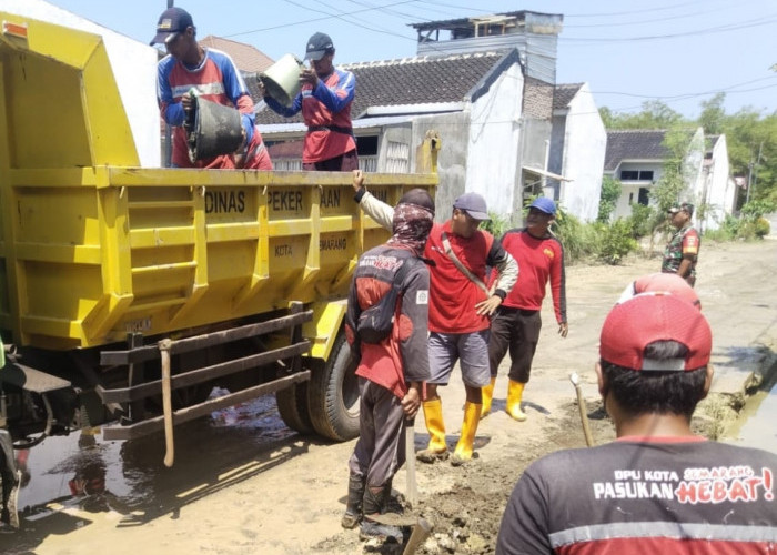 Banjir Semarang: Tanggul Dinar Indah Diperkuat Trucuk Bambu, Ribuan Sandbag Dipasang