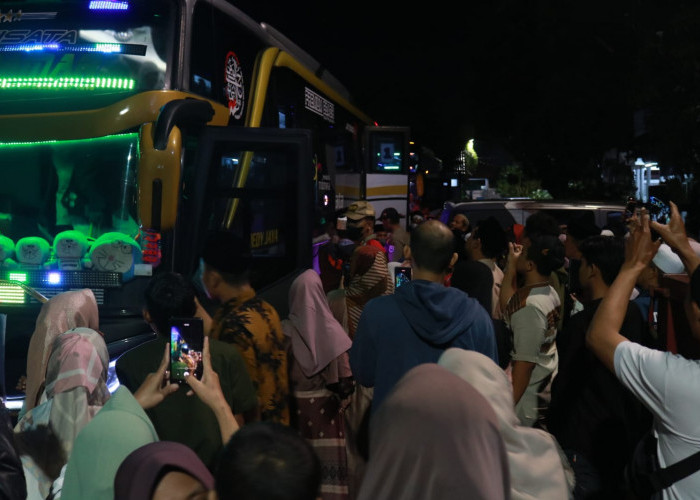 Jamaah Haji Kota Tegal Kembali dengan Selamat, 2 Orang Terpaksa Gunakan Ambulans 