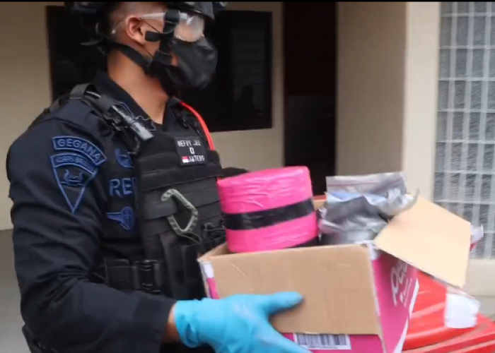 Gandeng Gegana Brimob Polda Jateng, Polres Semarang Musnahkan 2,1 Kg Obat Mercon