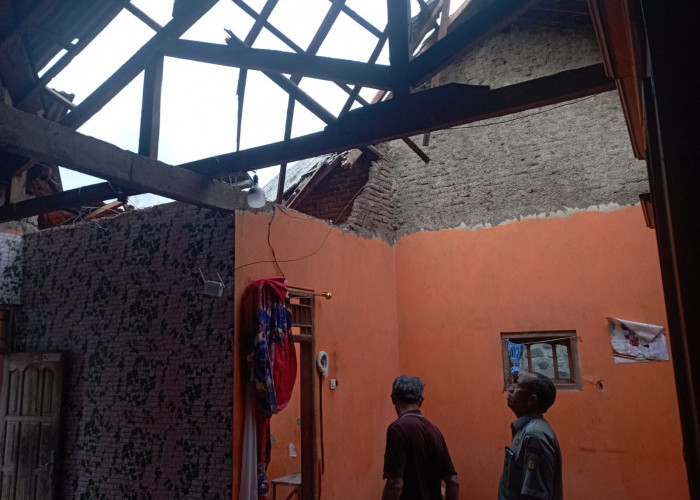 Angin Kencang Terjang Bumijawa Tegal, Enam Rumah Warga Rusak